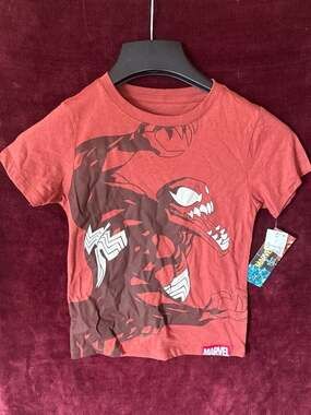 Marvel Venom Spider-Man Boys Red Graphic T-Shirt
C1
